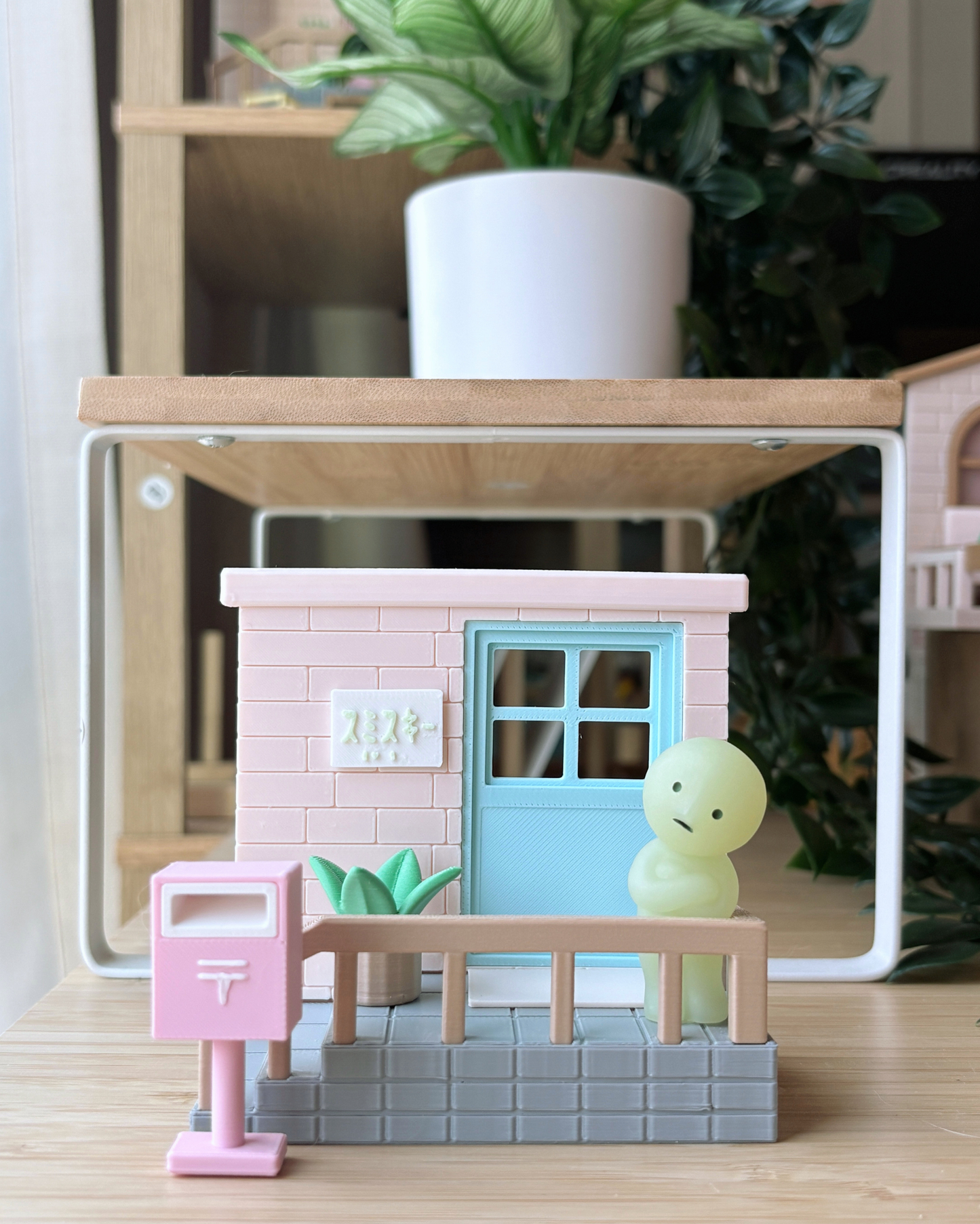 Mini Smiski Doorstep